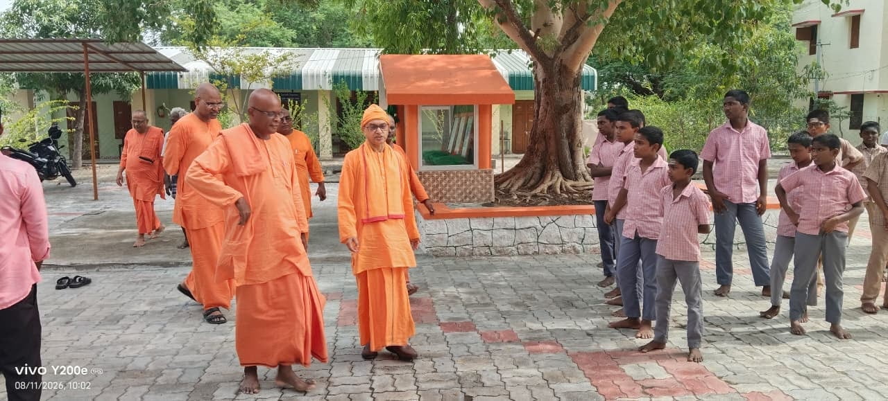 Visit by Revered Swami Balabhadrananadaji Maharaj